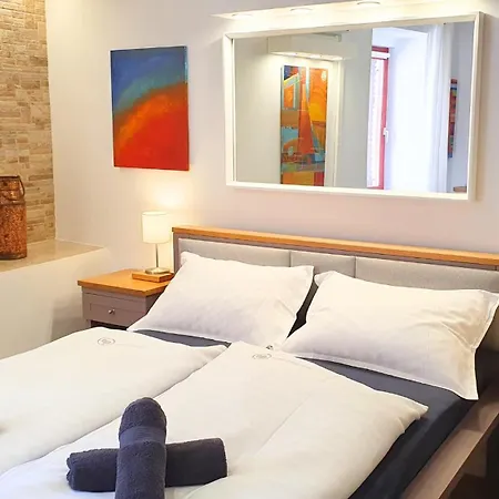 Ema - Tartini Square Apartman